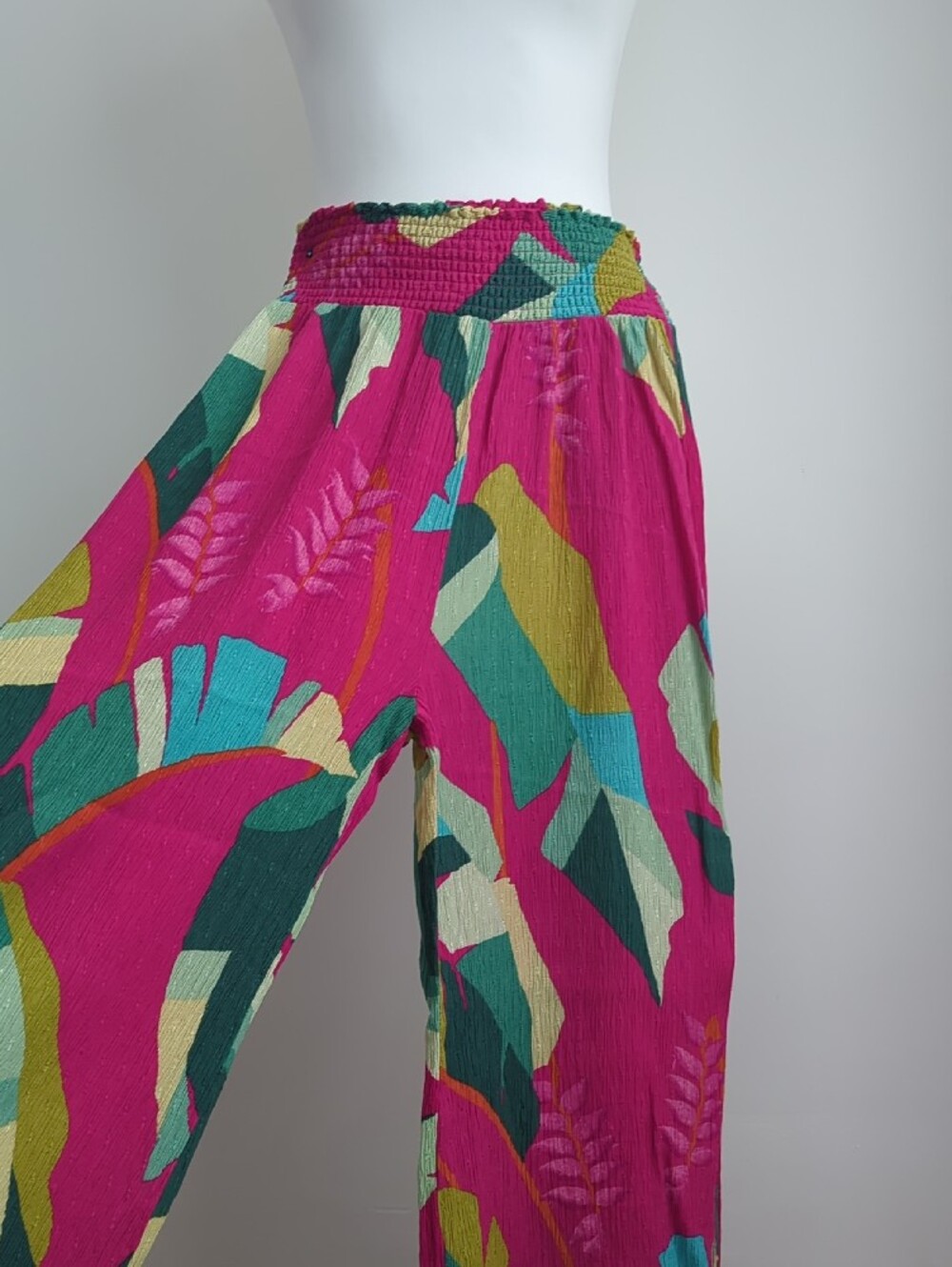 RACHEL Rachel Roy Tropical Hot Pink Smocked Wide-Leg Pants With Palm Pattern - Picture 5 of 8